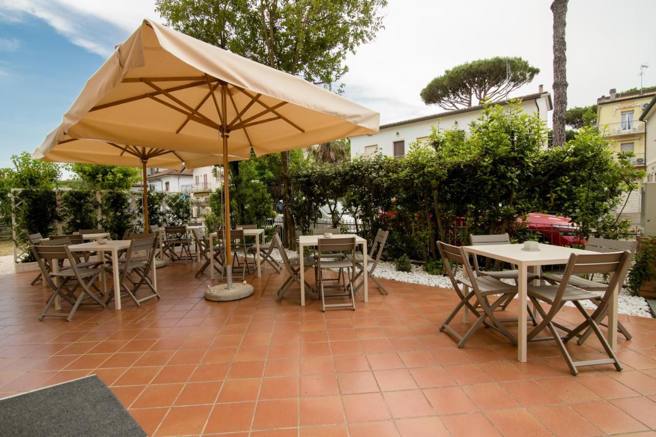 Hotel Lydia Cervia Exteriör bild